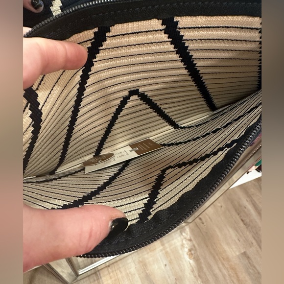 Stylish Navy Crossbody Bag - Picture 5 of 8